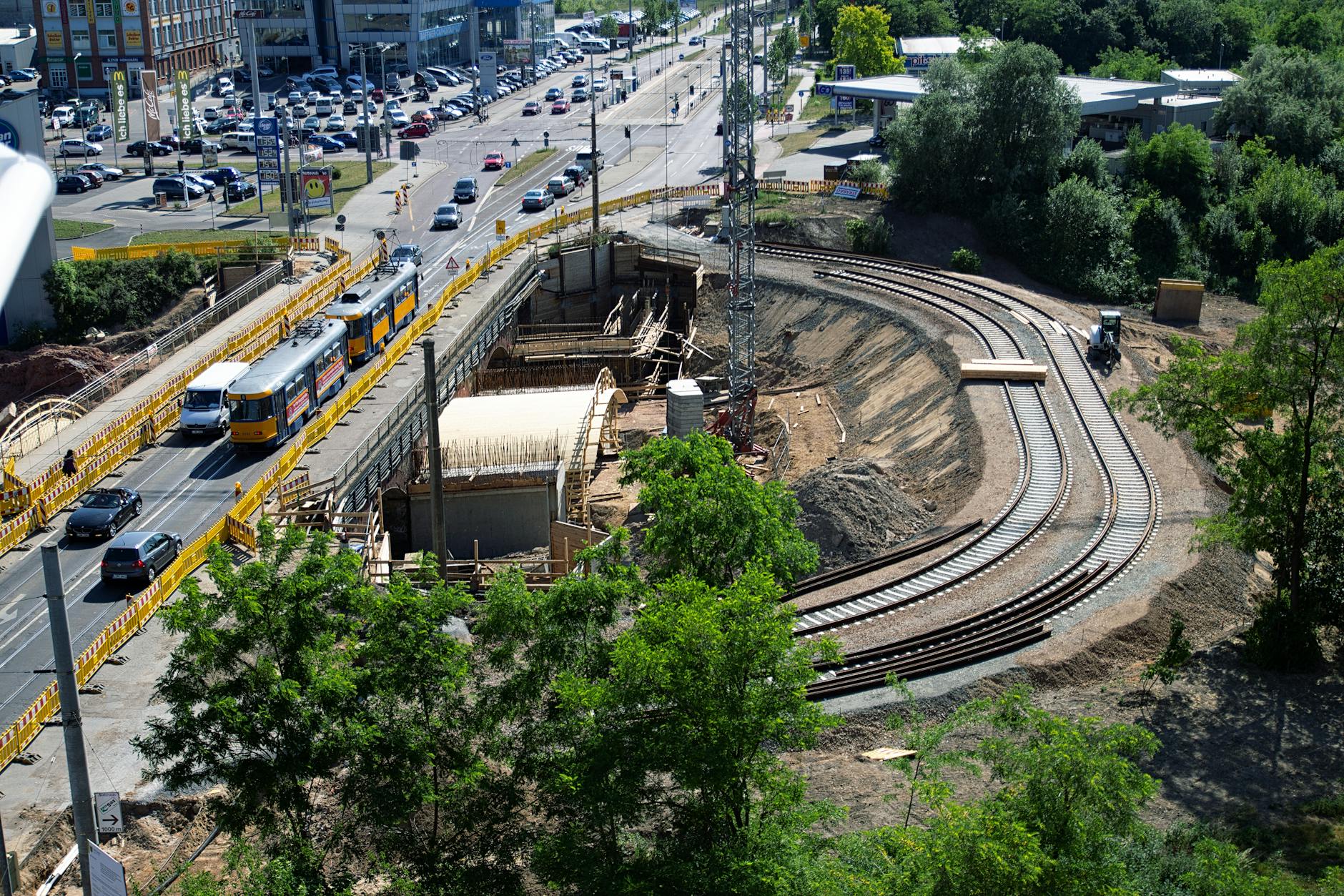 Remont torów kolejowych w Bytomiu w kierunku zajezdni Stroszek